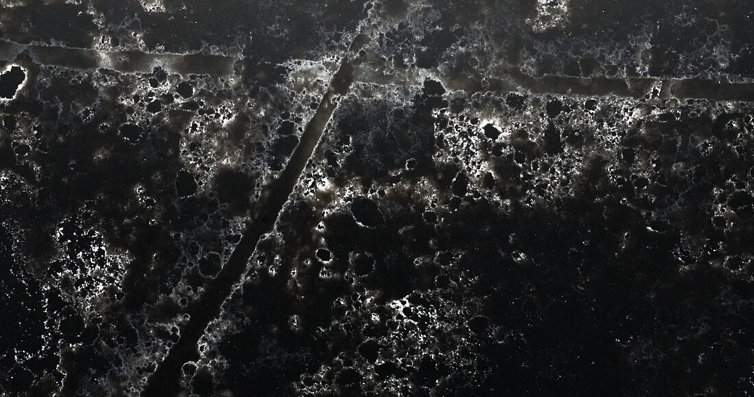 Кварцевый камень Etna Quartz Black Mirror EQJC 052