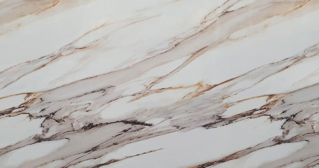 Кварцевый камень Etna Quartz Calacatta Gold EQAM 037